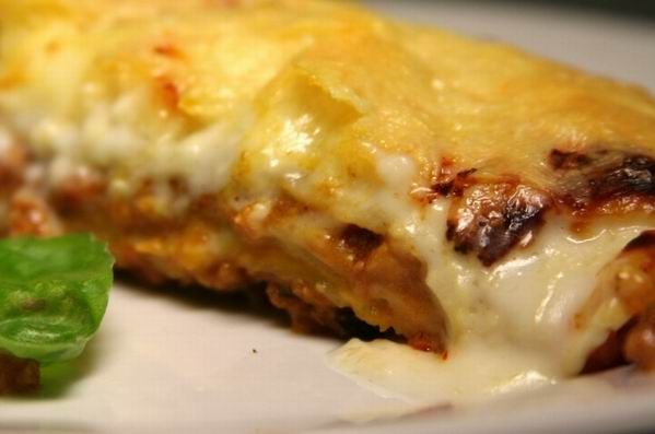 A besamel a tepsiben sült ételek gyakori kísérője, a lasagnéből sem hiányozhat