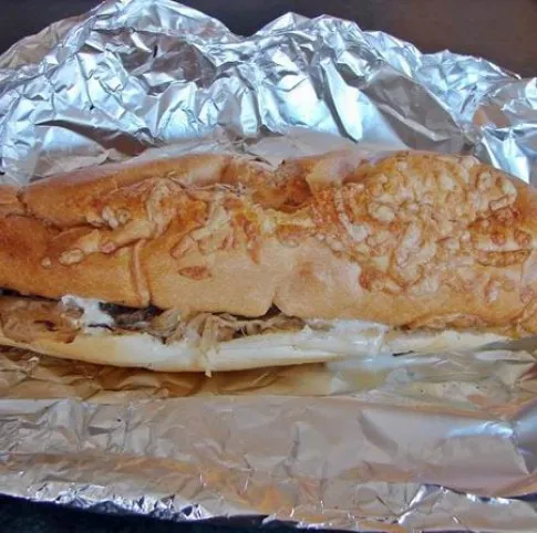 Meleg bagett hurkával és savanyú káposztával recept