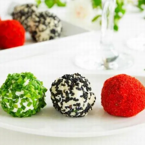 Háromsajtos vendégváró falatkák recept