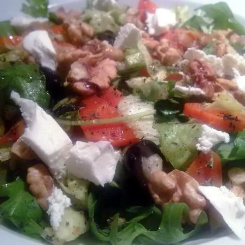 Rukkola saláta mindenféle jóval  recept