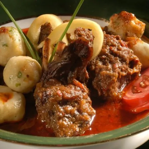 Nyúlpörkölt répás krumpligombóccal recept