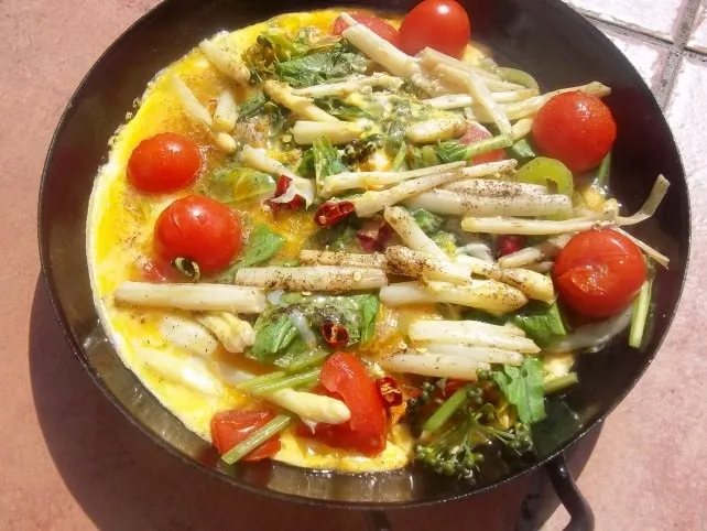 Spanyol tortilla spárgával és baconnel recept