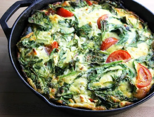 Spenótos omlett fetával recept
