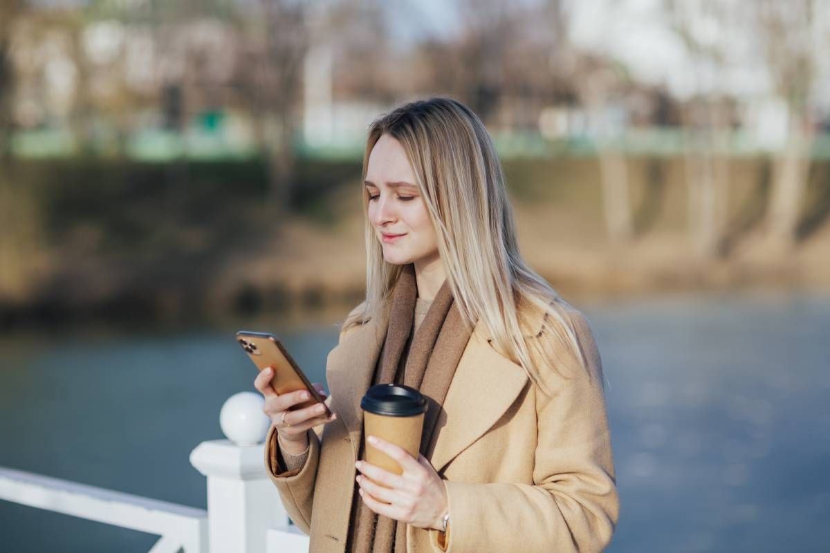 Útközben is jó, ha kéznél van a kávé / Fotó: Shutterstock