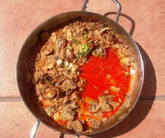 Kolbászos gombapaprikás  recept