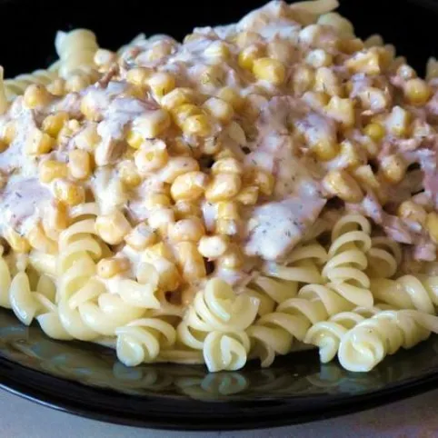 Villámgyors kéksajtos-halas tészta recept