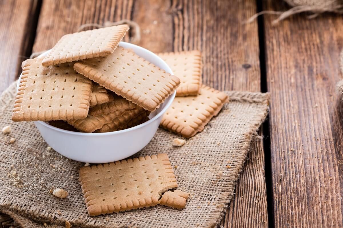 A lyukaknak köszönhetően lesz lapos a keksz /Fotó: Shutterstock