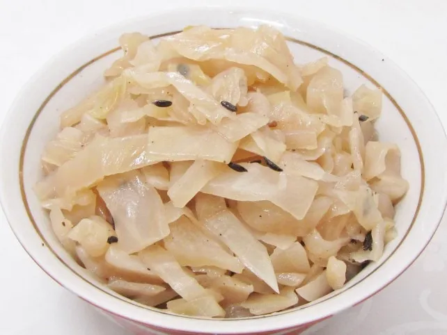 A legegyszerűbb diétás párolt káposzta recept