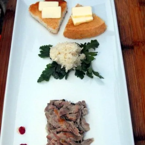 Karaj java házi tárkonyecetes tormával és vajas pirítóssal recept