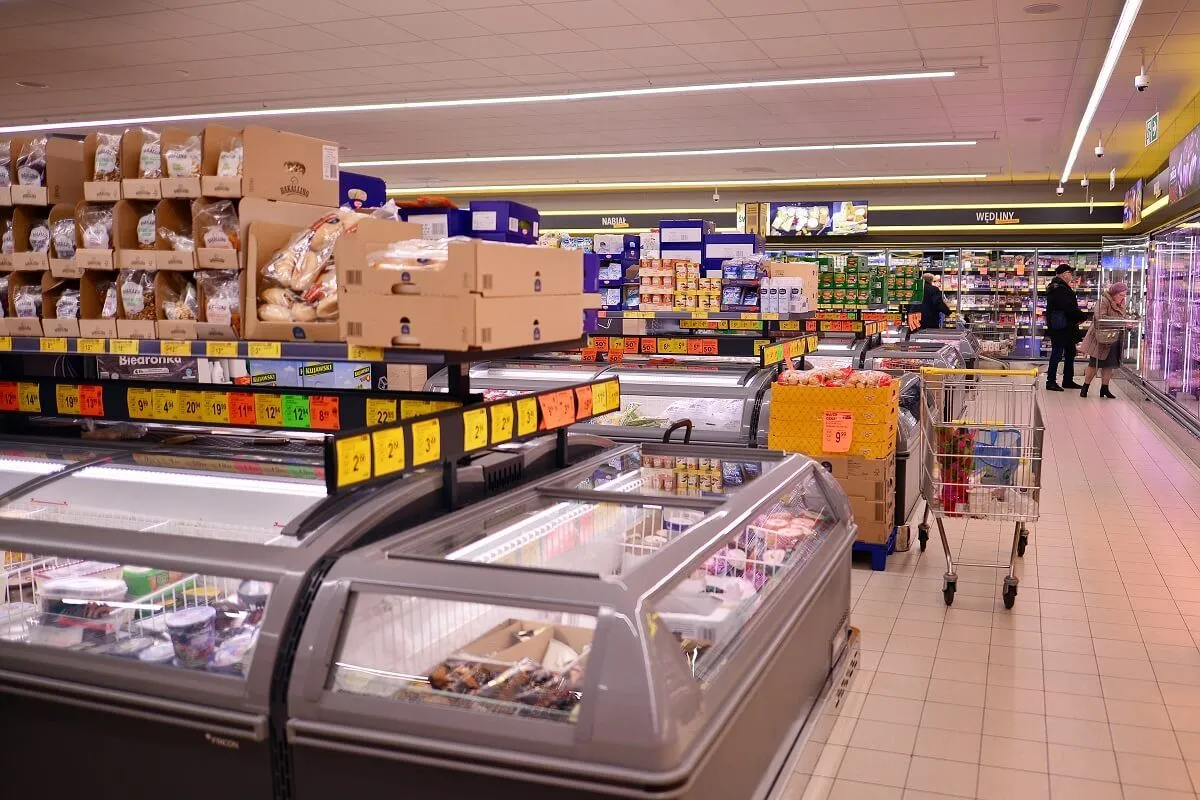 A Biedronka üzletek belseje olyan, mint a Lidl vagy az Aldi boltoké /Fotó: Shutterstock