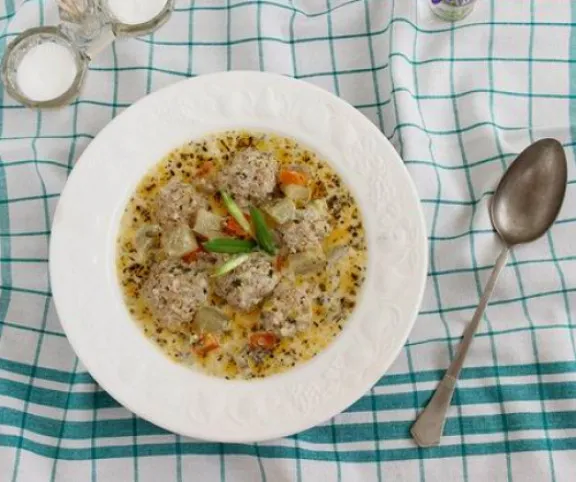 Karalábéleves húsgombóccal recept