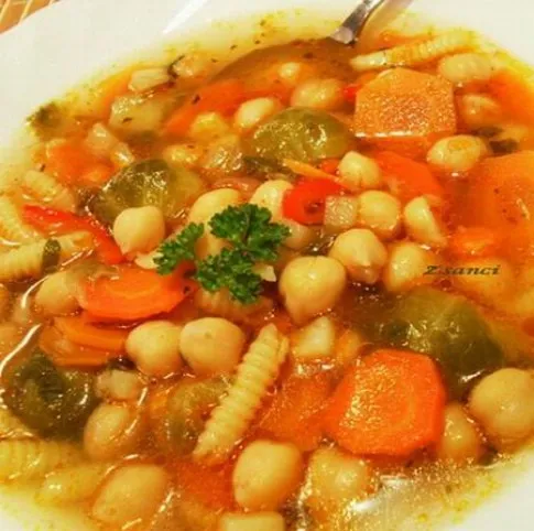 Gazdag zöldségleves csicseriborsóval recept