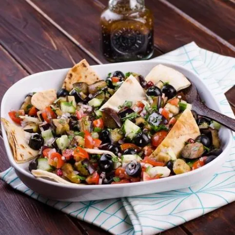 Fattoush (libanoni kenyérsaláta) recept