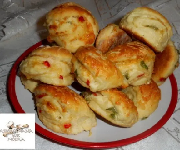 Vendégváró sajtkrémes falatkák recept