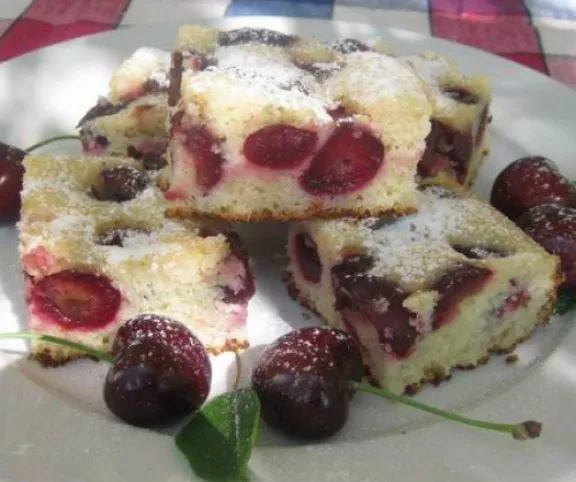 Tejfölös-cseresznyés kevert süti recept