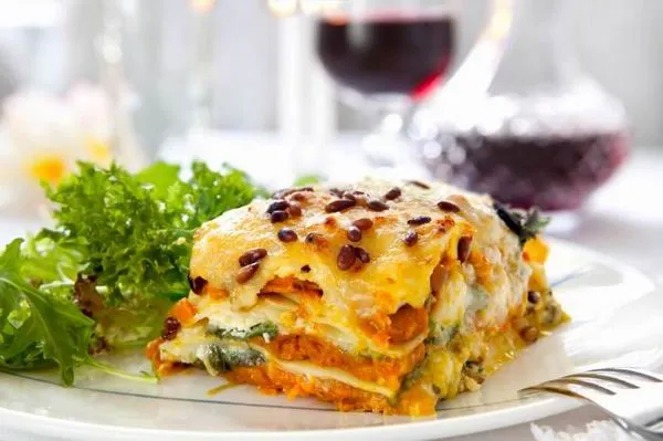 Fenyőmaggal, sárgarépával, mángolddal is nagyon finom a lasagne