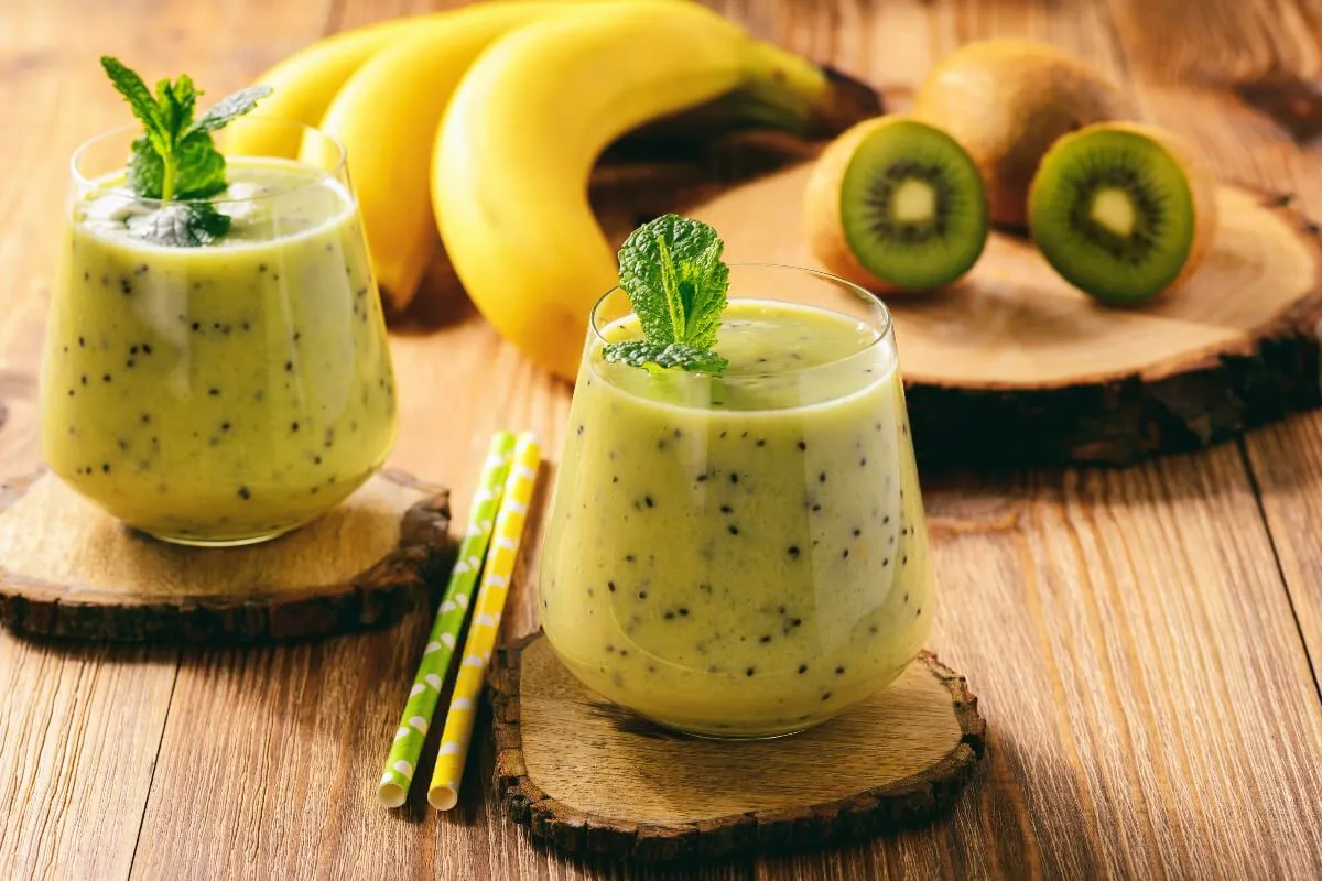 Kivis banános smoothie (Shutterstock)