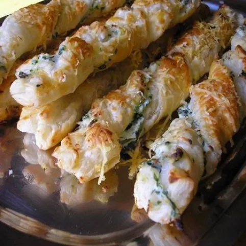 Ricottás-medvehagymás csavart ropi recept
