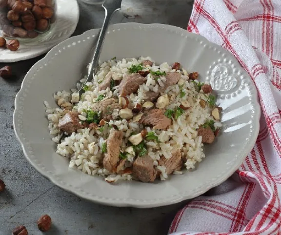 Barna rizses pulyka mogyoróval recept