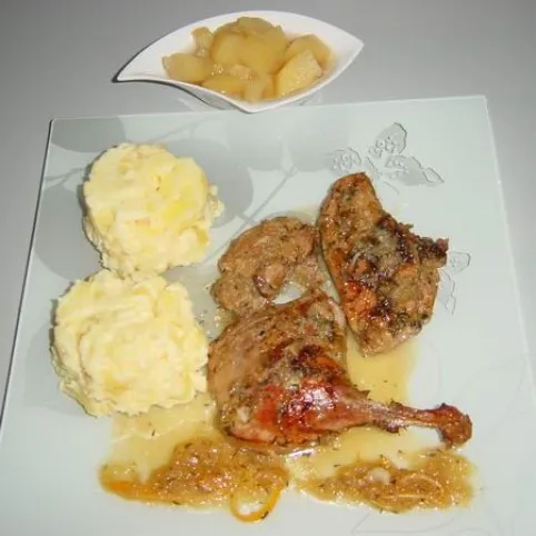 Kacsasült narancsszósszal, almakompóttal és hagymás krumplival recept