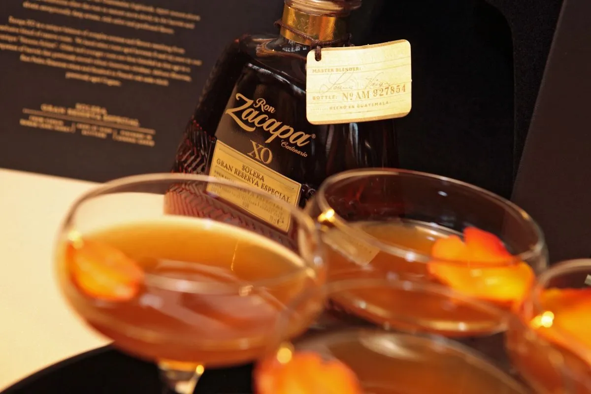 A Zacapa XO az utolsó érlelési fázisban olyan hordóba kerül, amelyben előzőleg francia XO konyakot tároltak.