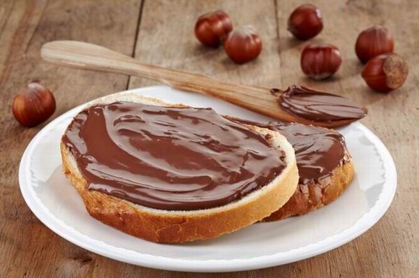 Csokis mogyorókrém otthon is készíthető, de a Nutella a klasszikus