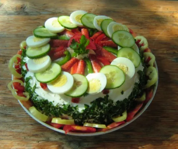 Sós palacsintatorta körözöttel és sajtkrémmel töltve recept