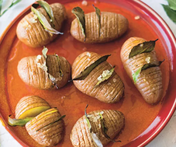 Hasselback-burgonya aszalt paradicsomos öntettel recept