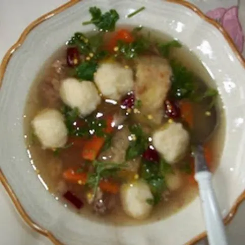 Csirkeaprólék-leves krumpligombóccal recept