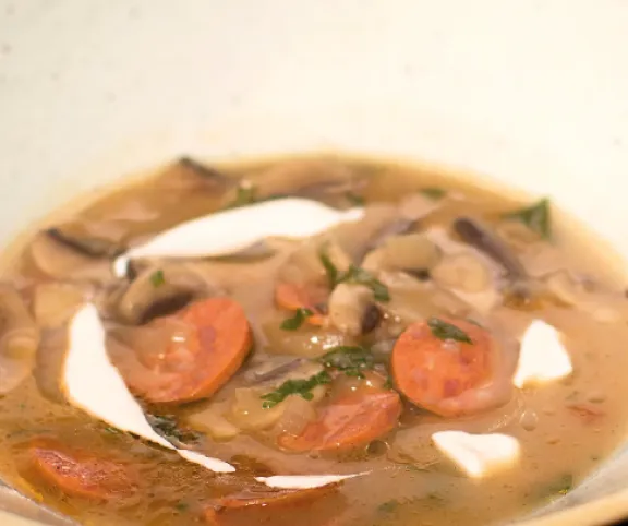 Kolbászos gombaleves recept