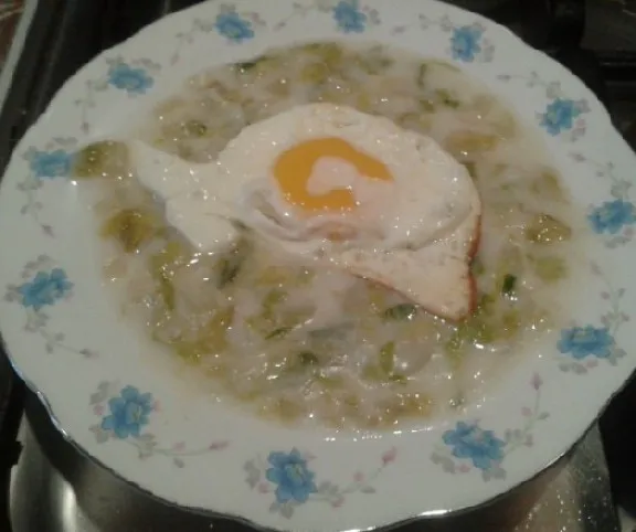 Salátafőzelék tükörtojással recept