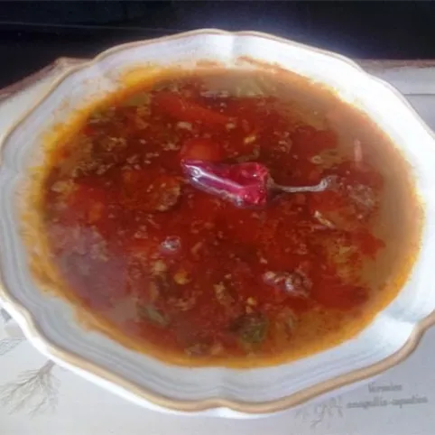 Vörösboros tarhonyaleves kolbásszal recept