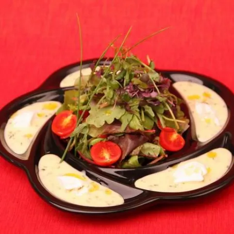 Zöldsaláta ricottás burgonyadresszinggel  recept