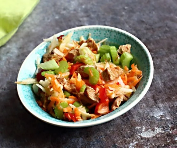 Téli vitaminsaláta pirított pulykával  recept