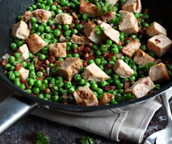 Zöldborsós-baconös pulykamell  recept