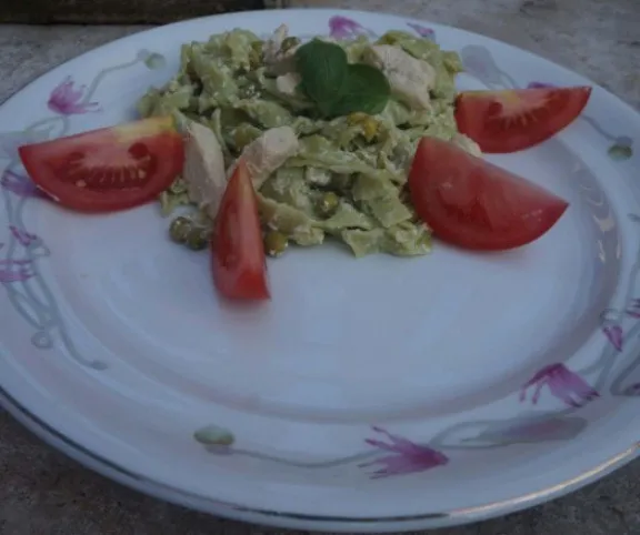 Zöldborsós csirkemell spenótos tagliatellével recept