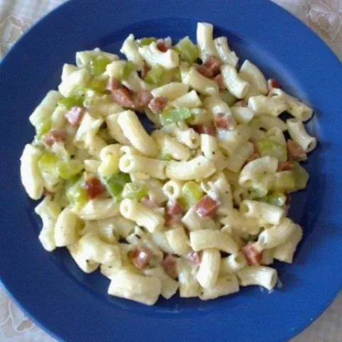Cukkinis-virslis tészta recept