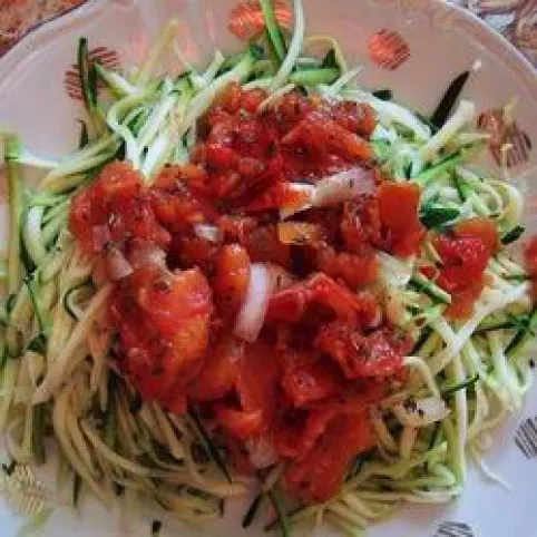 Cukkinispagetti olasz szósszal recept