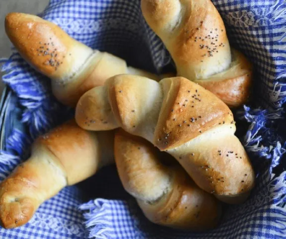 Szilvalekváros-mákos házi kifli recept