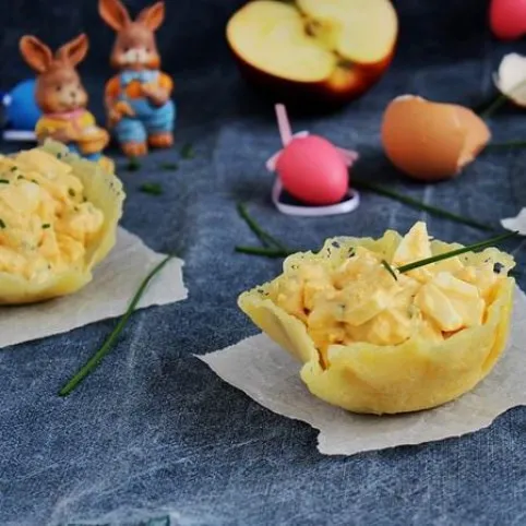 Tojássaláta sajtkosárban recept