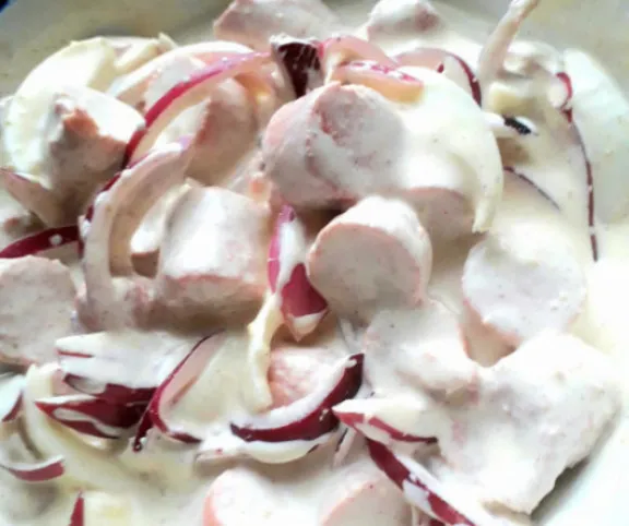 Tejfölös-tojásos virslisaláta recept