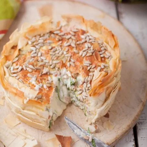 Sonkás-kéksajtos tésztakosár recept