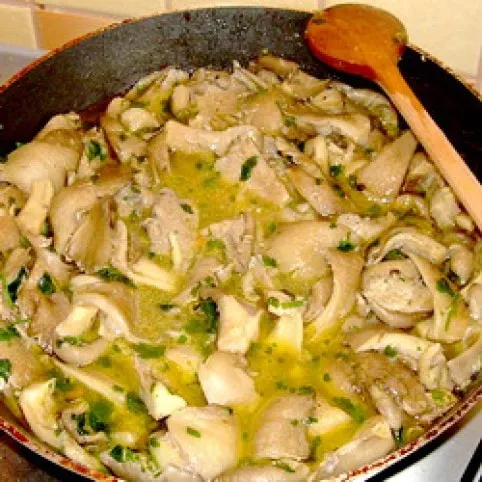 Vajas-fokhagymás laskagomba recept