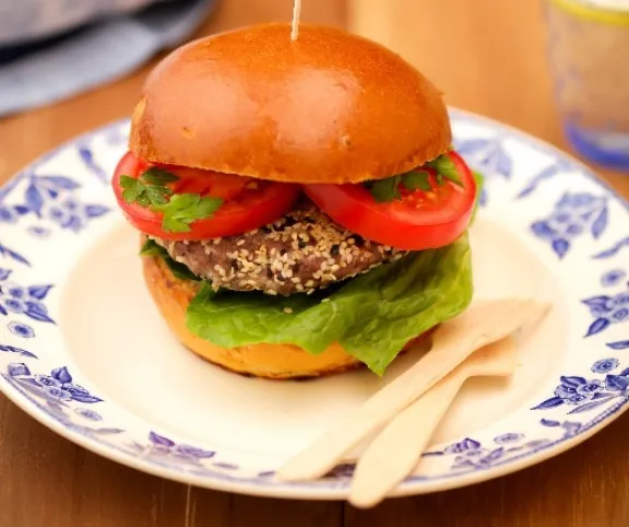 Szezámmagban sült pulykaburger  recept