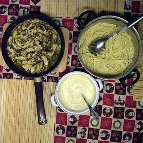 Citromos-petrezselymes csirkemell tésztával és sajtszósszal recept