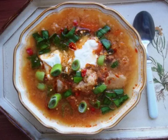  Karfiolleves tejföllel, csilivel és újhagymával recept