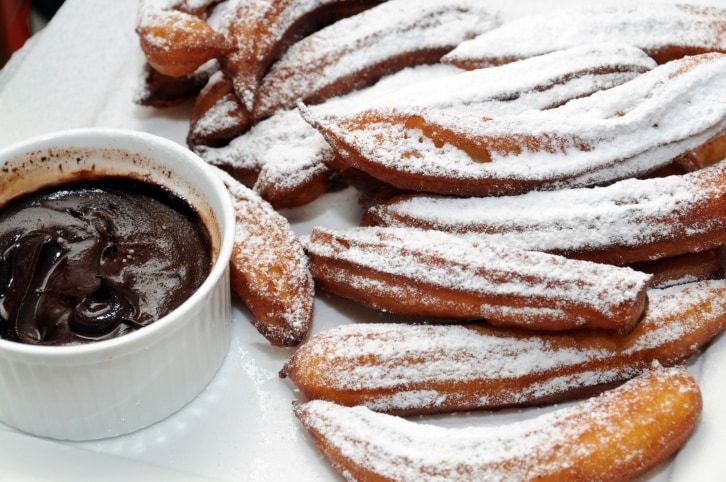 A churros, ami leginkább a nálunk is ismert toló- vagy darálós fánkra emlékeztet