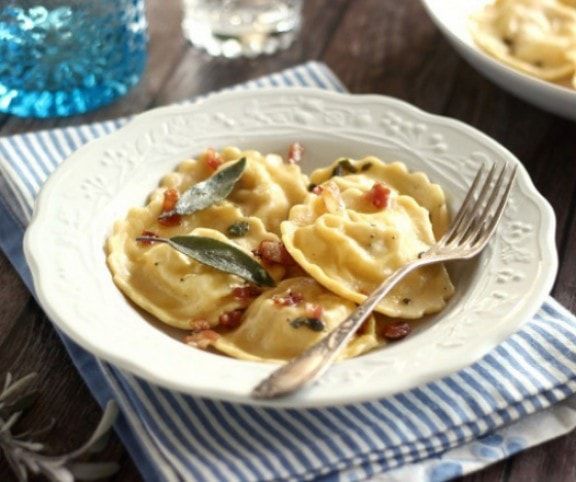 Házi ravioli parmezános burgonyatöltelékkel recept