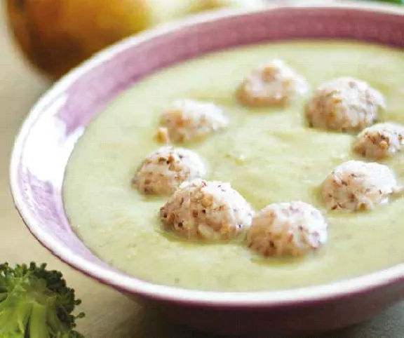 Brokkolikrémleves diós burgonyagombóccal recept