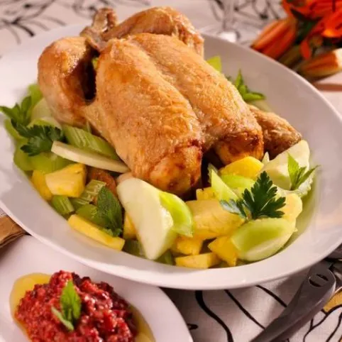 Grillcsirke gyümölcsös zellersalátával és cseresznyés salsával recept